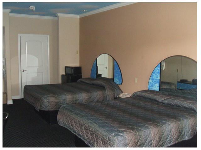Scottish Inn And Suites Houston-Jones Road Louetta Quarto foto